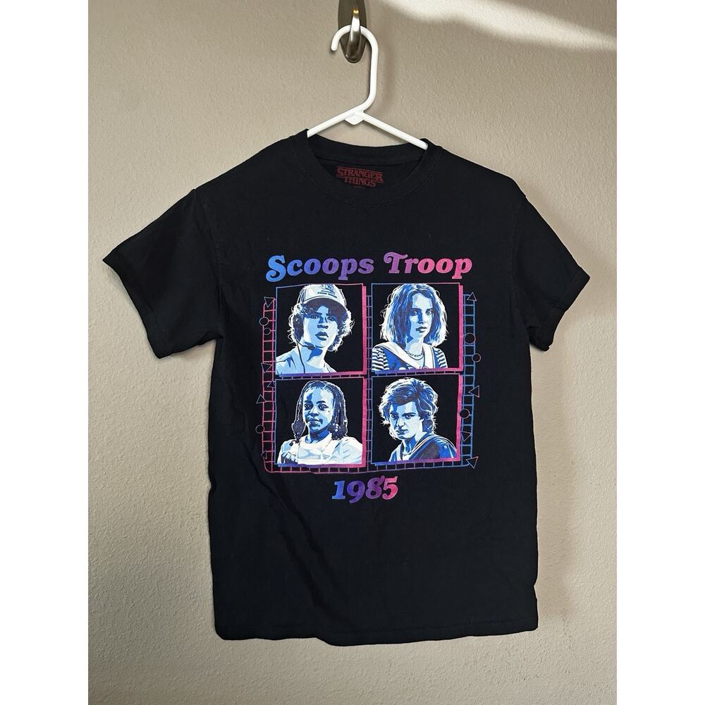 Stranger Things Scoops Troop 1985 Black Graphic Tee Womens Small Cotton Netflix